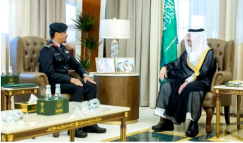 أمير الشرقية يشيد بدور مركز العمليات الأمنية الموحدة (911) في تعزيز الأمن