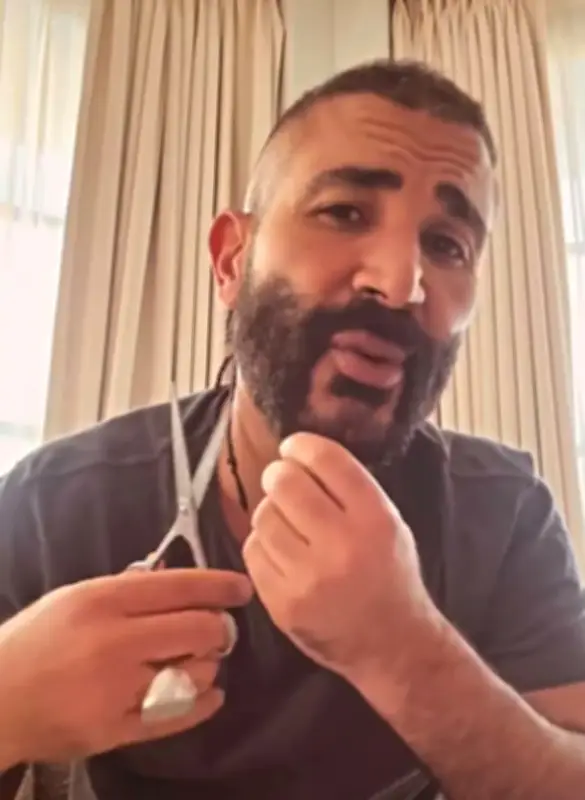 أحمد سعد يحلق شعره بعد جدل المظهر الأخير ويؤكد احترامه للجمهور
