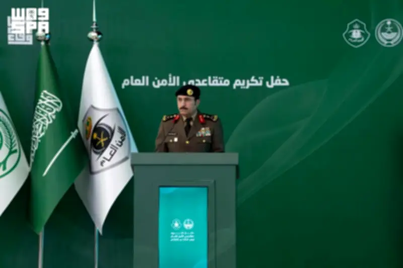 الفريق البسامي يكرم متقاعدي الأمن العام تحت رعاية وزير الداخلية