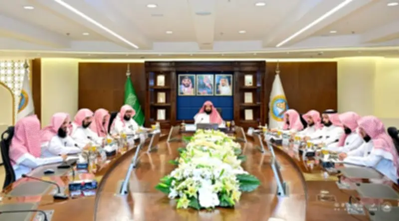 السند يترأس اجتماع اللجنة العليا للاستعداد المبكر لحج 1448هـ