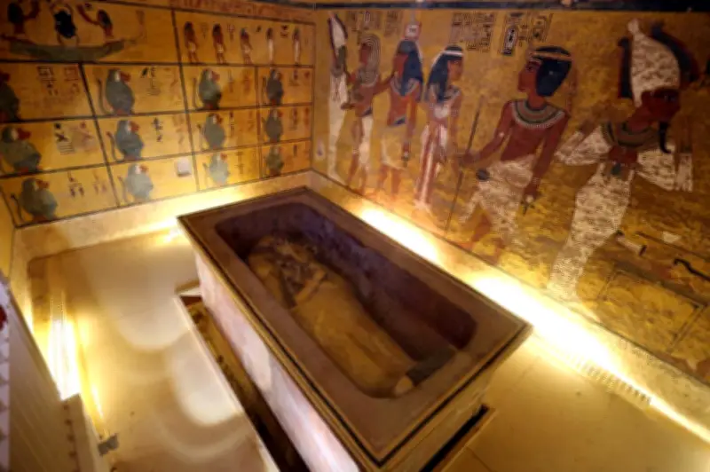 ترحيل بلوجر أمريكي من الأقصر ومنعه من دخول مصر بسبب تصوير مسيء للمقابر الفرعونية