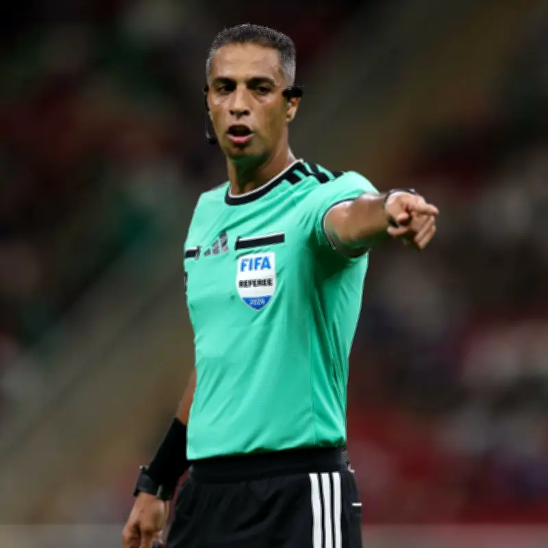 أمين عمر حكماً رابعاً لمباراة العراق والنرويج في كأس العالم