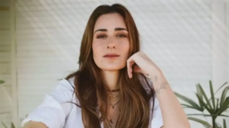 أمينة خليل تتراجع عن تجميل الأنف بعد حادثة سقوط قبل الجراحة