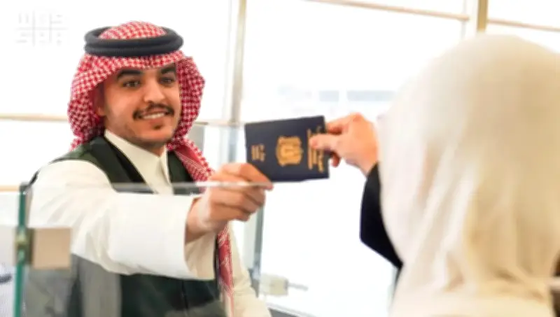 جوازات مطار الملك خالد تنهي إجراءات مغادرة ضيوف الرحمن بعد أداء الحج