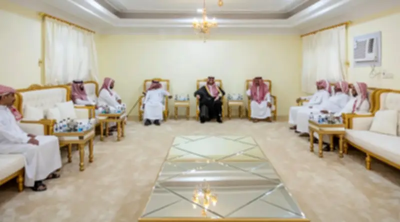 نائب أمير الجوف يعزي الرويلي في وفاة والدته