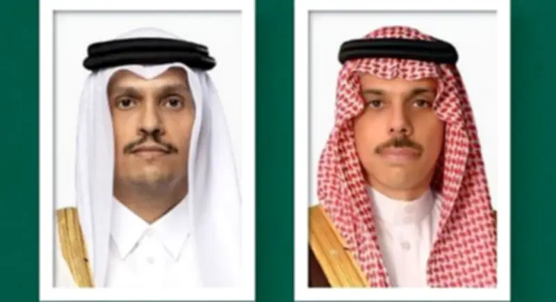وزير الخارجية السعودي يتلقى اتصالاً من رئيس وزراء قطر لبحث تطورات المنطقة