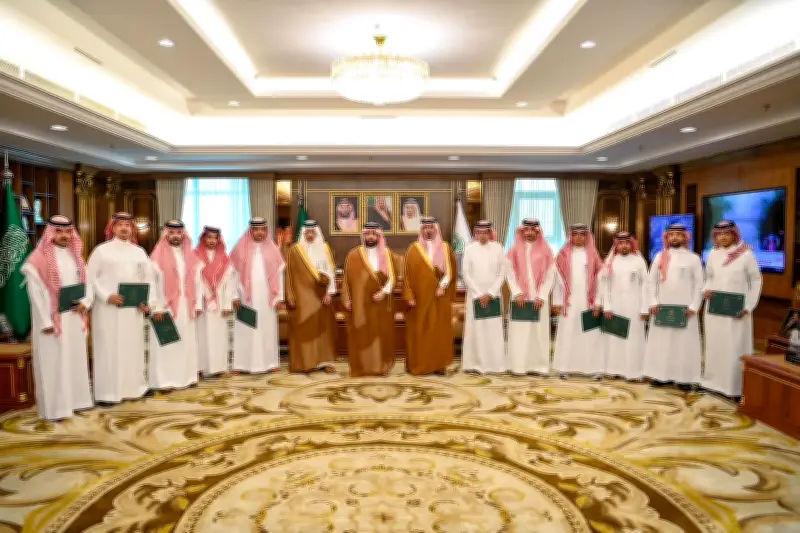 أمير جازان يوجّه بمواصلة تطوير الخدمات الرقمية عبر منصة أبشر