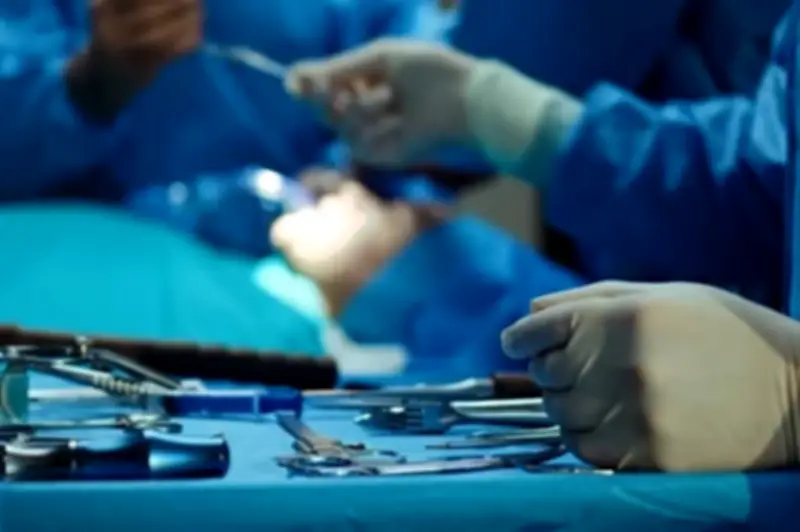 مأساة طبية في بريطانيا.. وفاة شابة بسبب تشخيص خاطئ لمرض مميت على أنه مغص