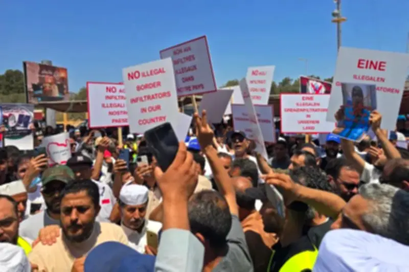 مئات الليبيين يتظاهرون أمام مفوضية اللاجئين في طرابلس للمطالبة برحيل المهاجرين