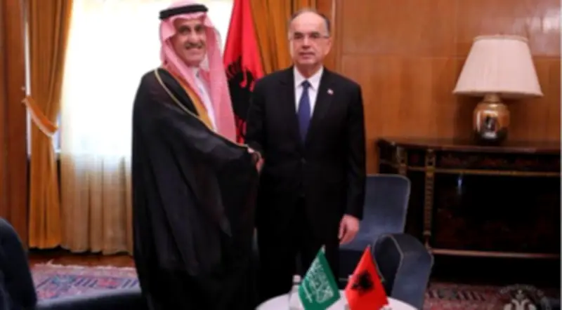 السفير تركي الماضي يقدم أوراق اعتماده لرئيس ألبانيا