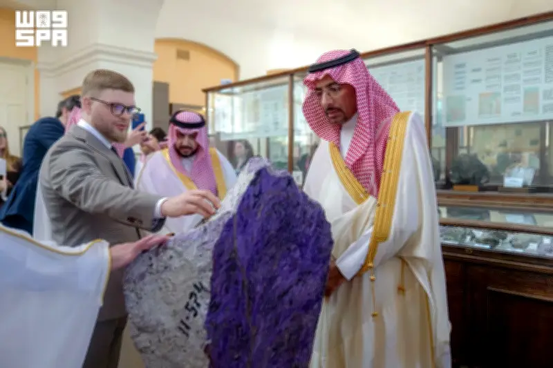 وزير الصناعة يبحث شراكات صناعية مع روسيا في سانت بطرسبرغ