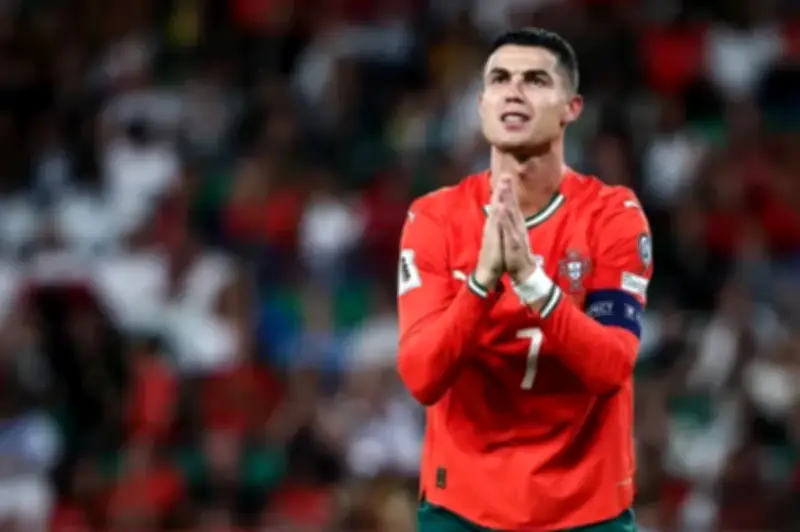 انقلاب في لشبونة.. لماذا يطالب البرتغاليون بطرد رونالدو؟