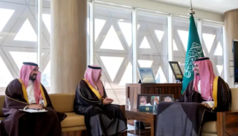 أمير الدرعية يستقبل المستشار بالديوان الملكي فهد تونسي
