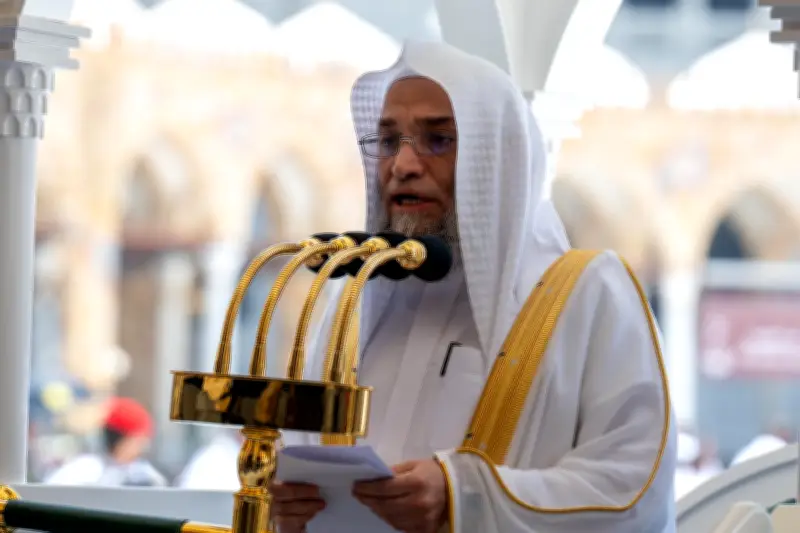خطيب الحرم يدعو للنظرة المتوازنة للدنيا وعدم الانغماس في الشهوات