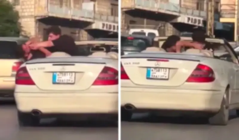 فيديو يوثق مشاجرة عنيفة بين شخصين داخل سيارة مكشوفة في بيروت
