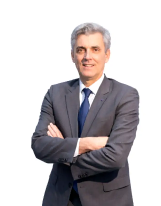 بناء الطرق نحو مستقبل السيارات الكهربائية في السعودية