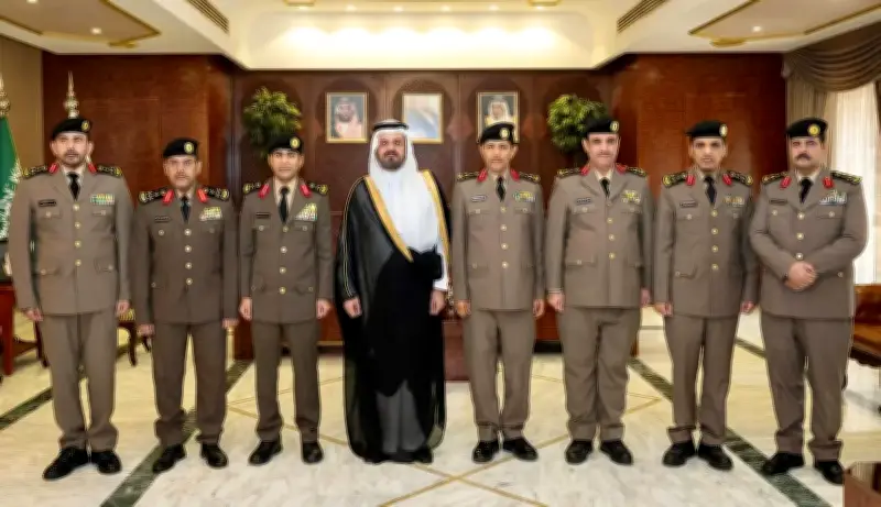 نائب أمير مكة يقلد قيادات أمنية رتبهم الجديدة