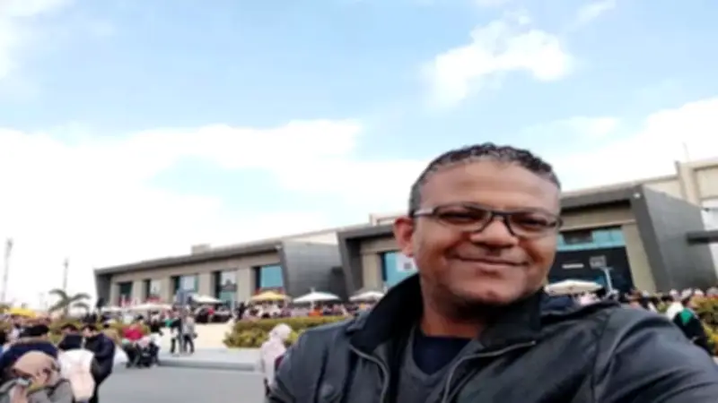 مصرع طبيب وأبنائه الثلاثة في حادث انقلاب سيارة بالمنيا