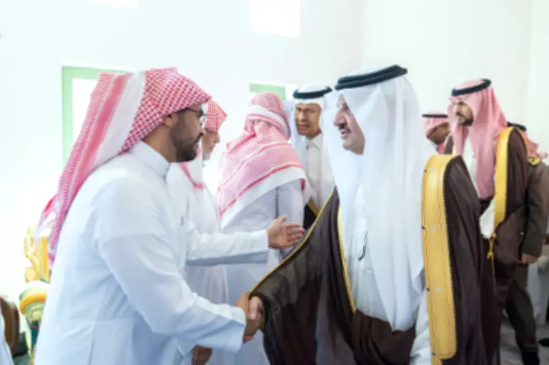 أمير الشرقية ووزير الطاقة يؤديان صلاة الميت على شهداء مروحية أرامكو