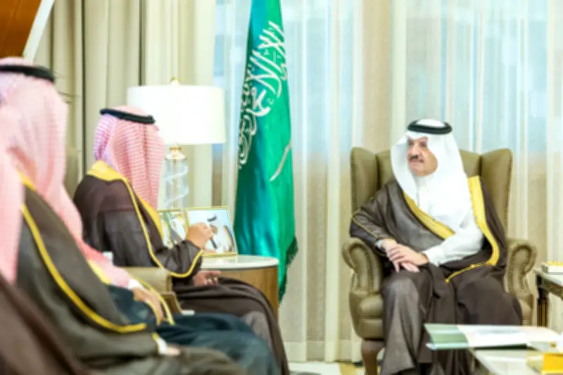 أمير الشرقية يستقبل مدير عام فرع الخارجية ويستعرض جهود التطوير