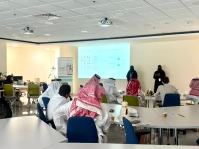 جمعية إبصار تدرب منسوبي جامعة الملك عبدالعزيز على التعامل مع ذوي الإعاقة البصرية
