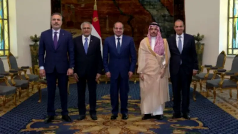 الرئيس المصري يستقبل وزير الخارجية ووزراء المجموعة الرباعية بالقاهرة