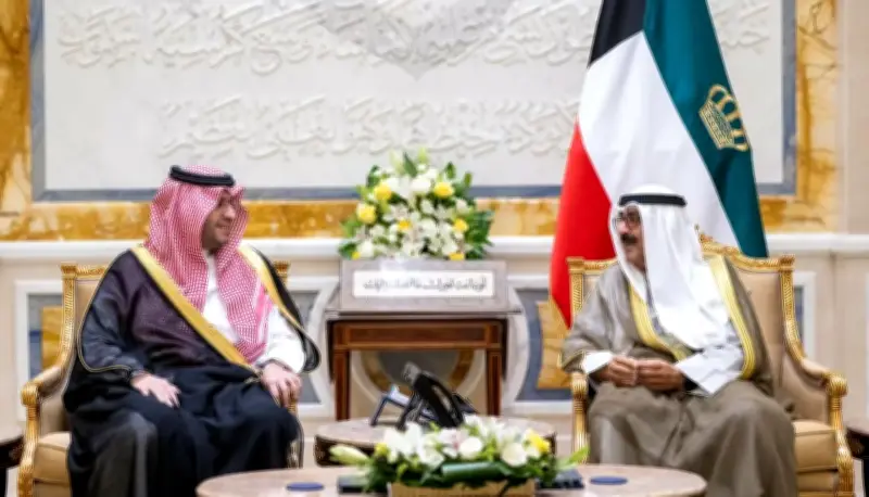أمير الكويت يستقبل الأمير تركي بن محمد بن فهد في قصر بيان