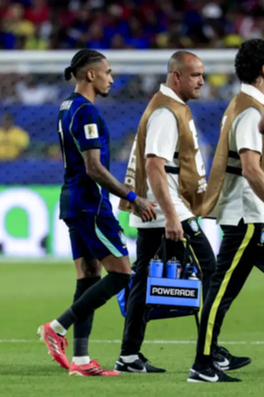 أزمة مالية تهدد مشوار رافينيا مع البرازيل في كأس العالم 2026