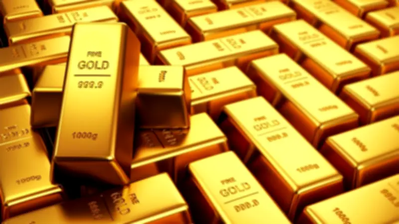 الذهب يواصل انخفاضه قرب أدنى مستوى في 7 أشهر مع قوة الدولار