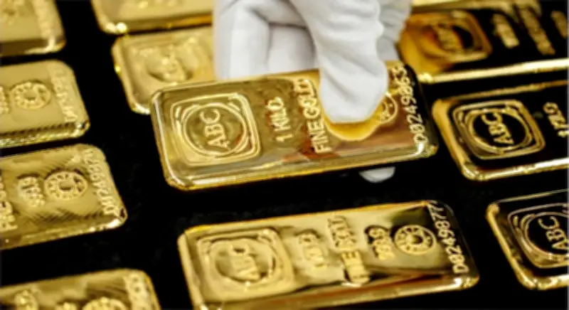 الذهب يقترب من تحقيق مكاسب بنسبة 1% مع تراجع توقعات رفع الفائدة الأمريكية