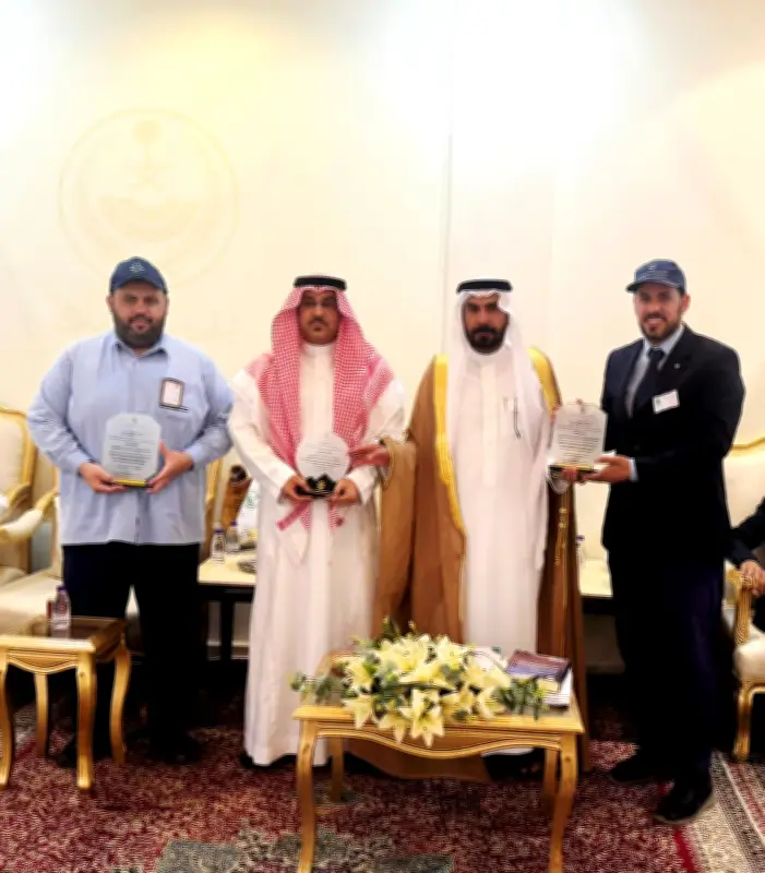 محافظ بقعاء يطلع على إنجازات الكلية التقنية ويشيد بدورها في خدمة الحجاج