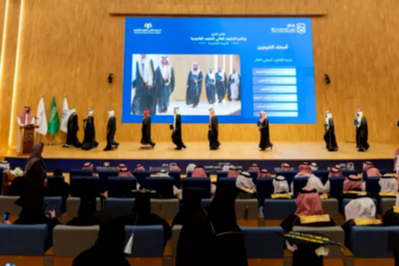 تخريج 146 خريجاً من الدبلوم العالي للعلوم القانونية بالرياض