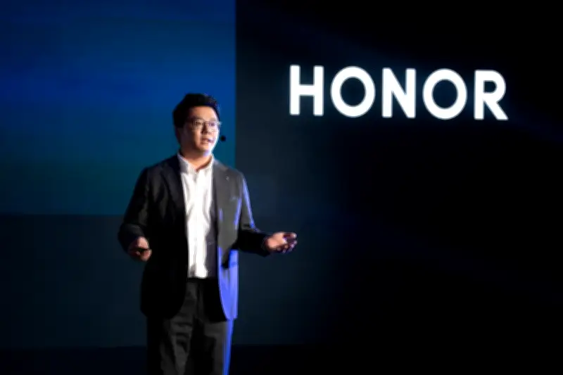 هونر تطلق هاتف Magic V6 القابل للطي وقسم الأعمال HONOR Business في الرياض