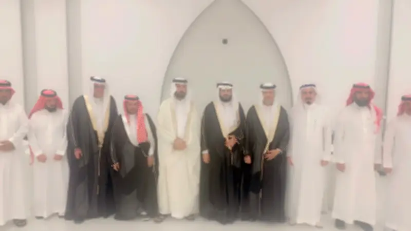 ابتدائية الإمام البخاري بالطائف تكرم 6 معلمين متقاعدين بحفل بهيج