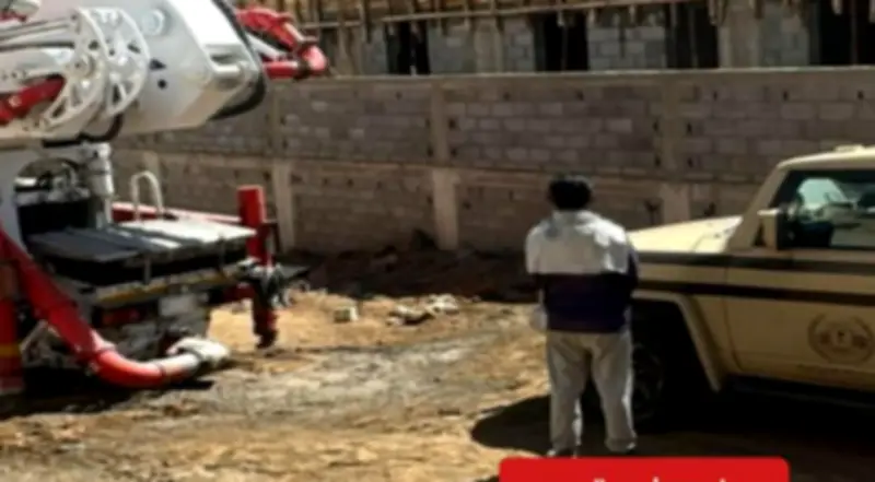 ضبط مقيم هندي لتلويث البيئة بتفريغ مواد خرسانية في عسير
