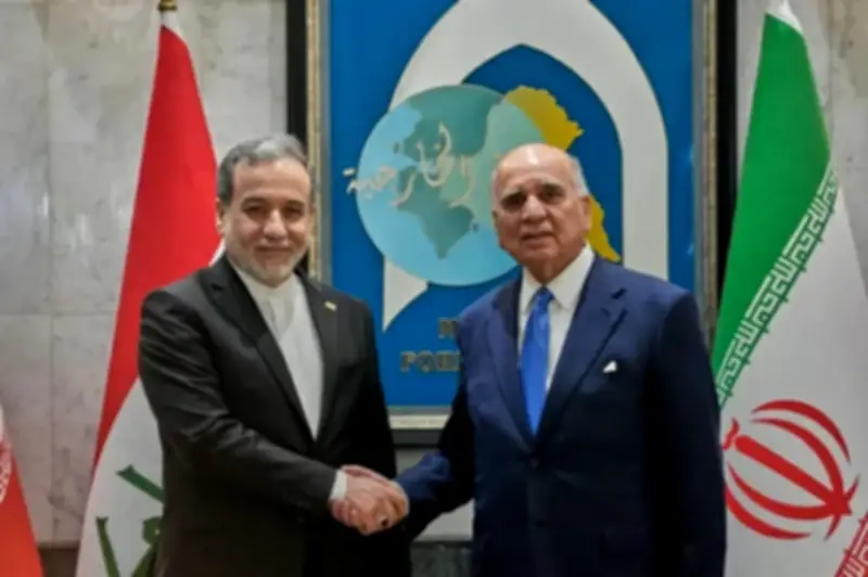 طهران تصعد في هرمز وتزعم مسؤوليتها عن إعادة الملاحة