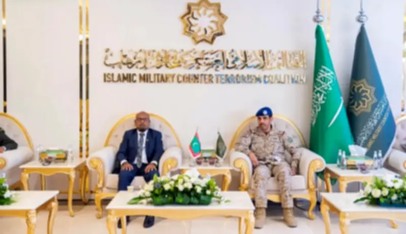 التحالف الإسلامي يستعرض مبادراته مع وزير دفاع المالديف