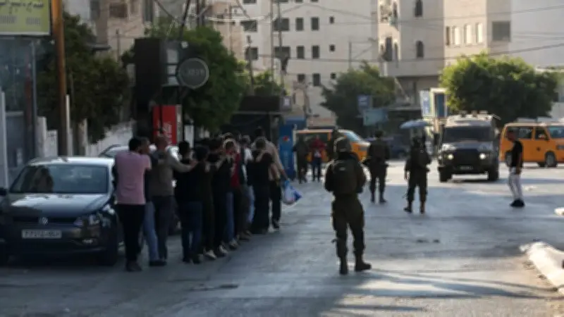 الاحتلال الإسرائيلي يعتقل 21 فلسطينياً في مداهمات بالضفة الغربية