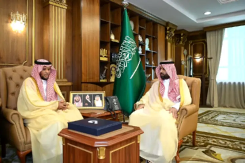 أمير جازان يطلع على التقرير السنوي لبنك التنمية الاجتماعية