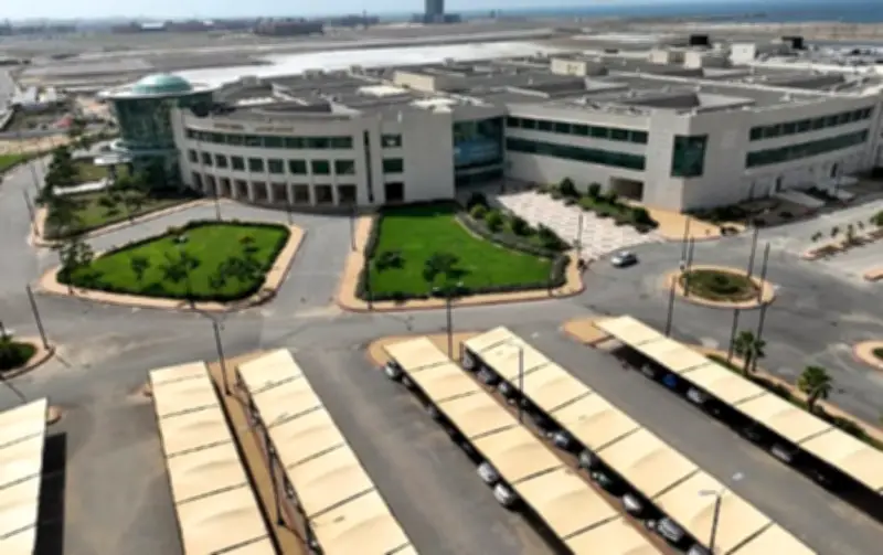 جامعة جازان تفتح باب التقديم لوظائف صحية وطبية عبر منصة مسار