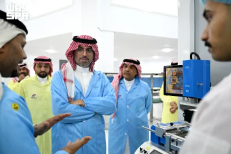 محافظ جدة يتفقد المدينة الصناعية الأولى ويطلع على مشروعات التنمية