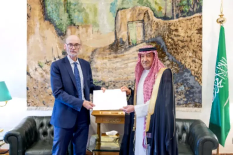 الملك سلمان وولي العهد يتلقيان رسائل من الملك تشارلز الثالث