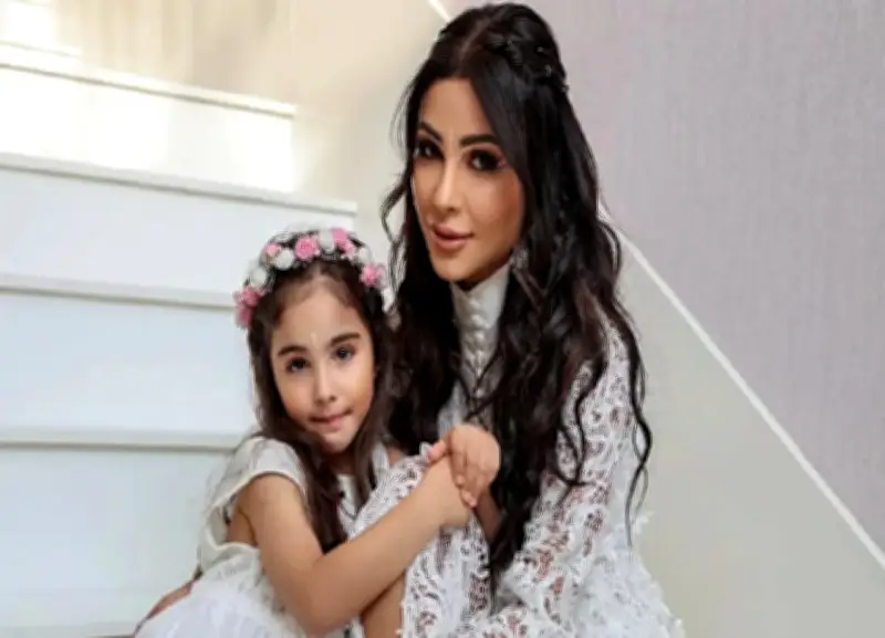 مهيرة عبدالعزيز تنفي خسارة حضانة ابنتها وتنتقد شائعات الذكاء الاصطناعي