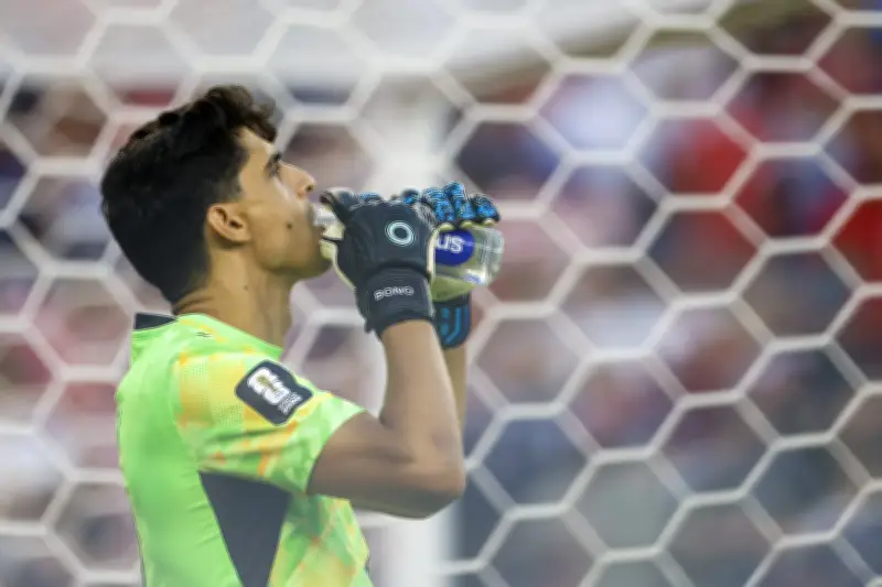مارتينيز يتصدر قائمة أفضل حراس مونديال 2026 وبونو وميندي سادساً