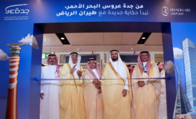 وزير الحج والعمرة يشارك في أولى رحلات طيران الرياض الداخلية إلى جدة