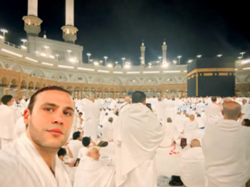 محمد إمام يشارك صورة من الحرم المكي ويدعو لكل مشتاق