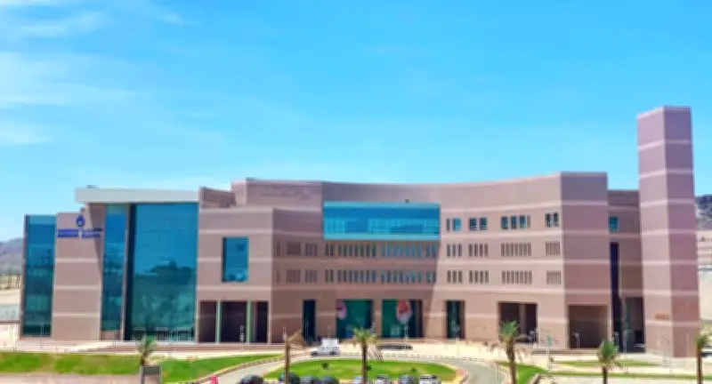 تجديد تعيين الدكتور ساري الزهراني عميدًا لكلية الآداب بجامعة الباحة