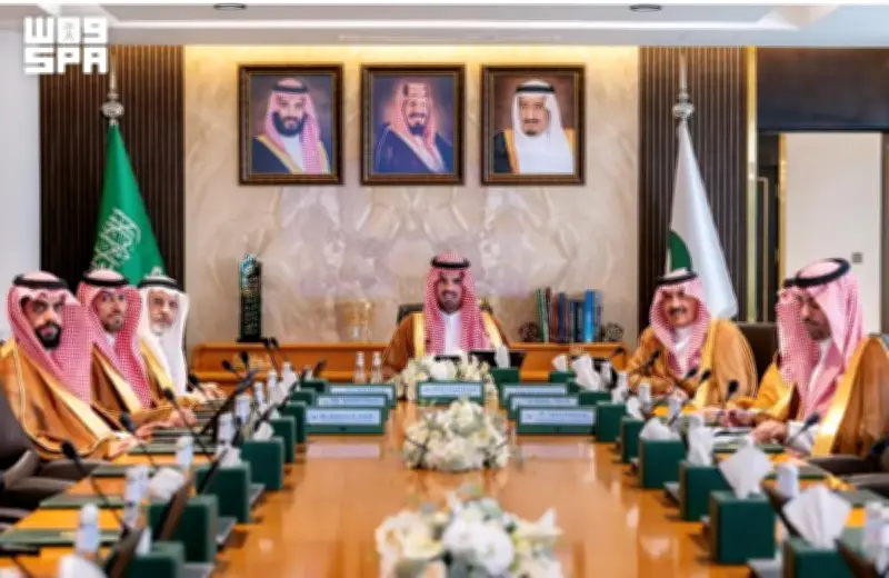 أمير الرياض ومحافظ طوكيو يبحثان التعاون في التحول الرقمي والمدن الذكية