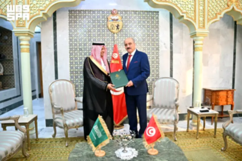 السفير البريثن يقدم أوراق اعتماده لوزير الخارجية التونسي