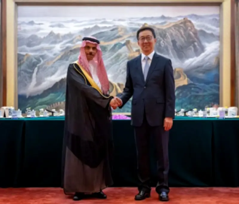 السعودية والصين تؤكدان التزامهما بتعزيز العلاقات الاقتصادية والاستثمارية